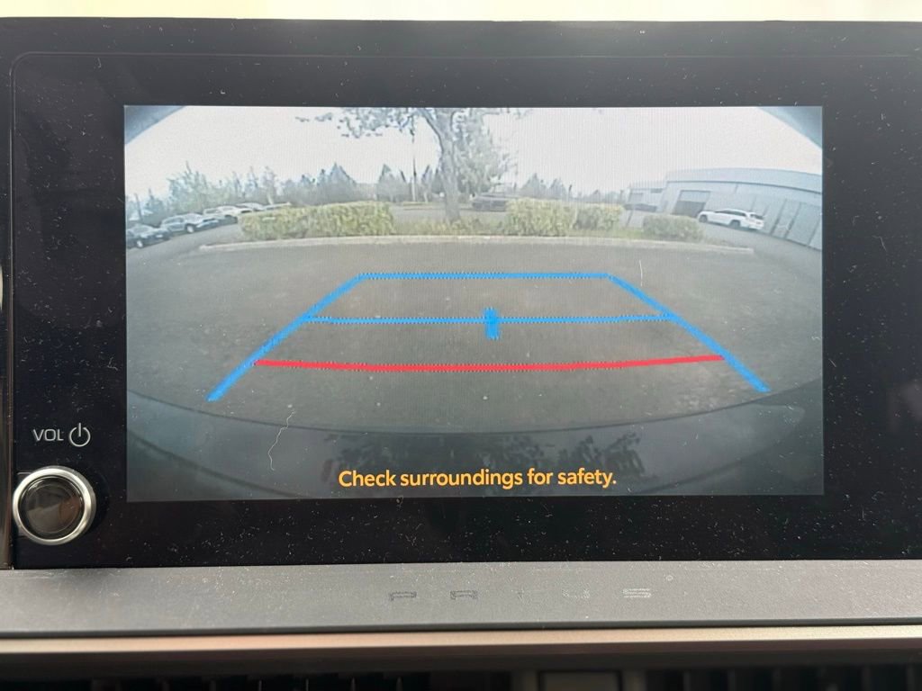 Used 2025 Toyota Prius Plug-In Hybrid image 11