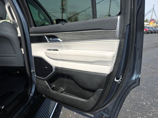 Used 2024 Jeep Wagoneer Series III w/ Premium Group I AWD/4WD image 56