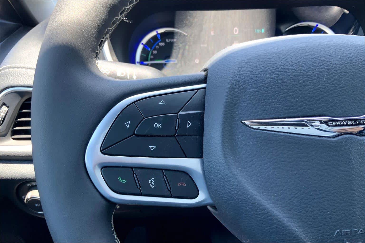 Used 2025 Chrysler Pacifica Select FWD image 24