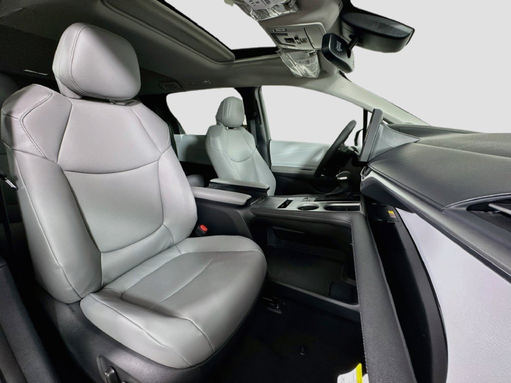 New 2026 Toyota Sienna XLE AWD/4WD image 30