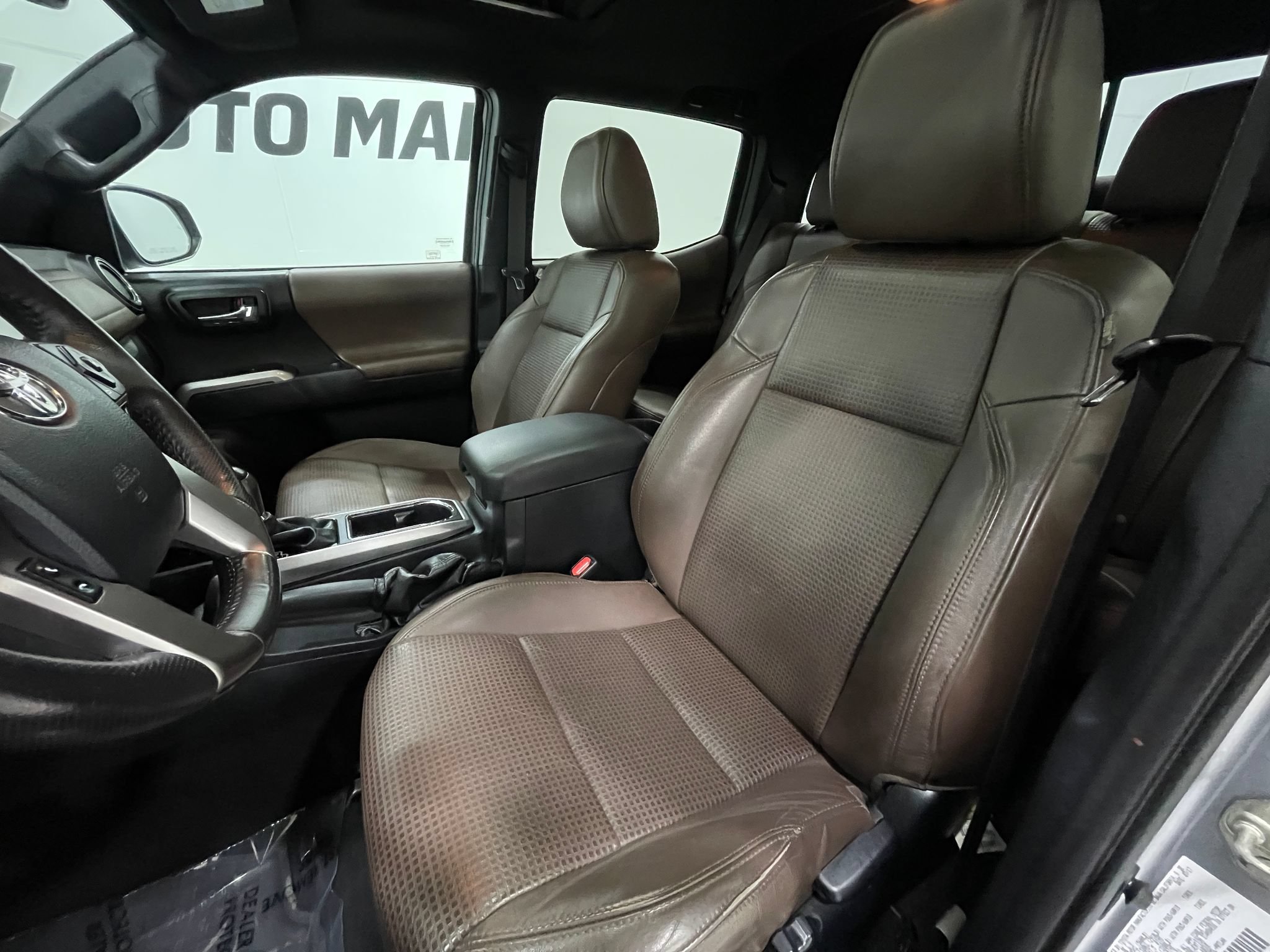 Used 2017 Toyota Tacoma Limited w/ Tow Package AWD/4WD image 13