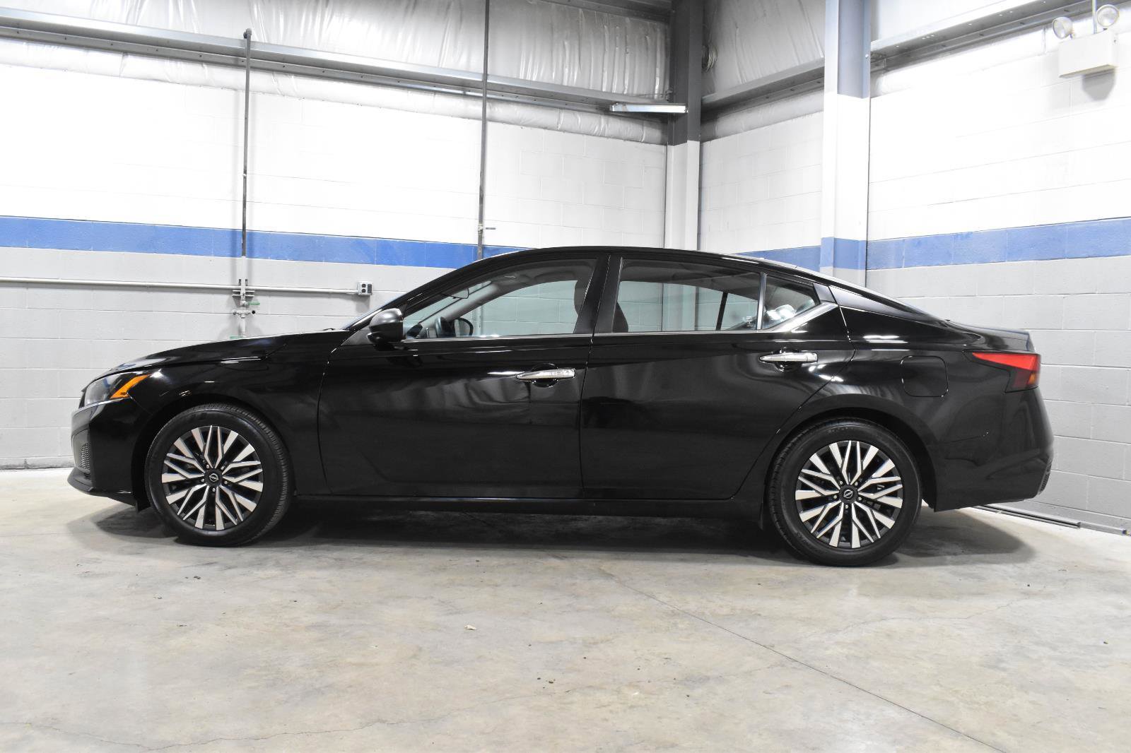 Used 2024 Nissan Altima 2.5 SV image 8