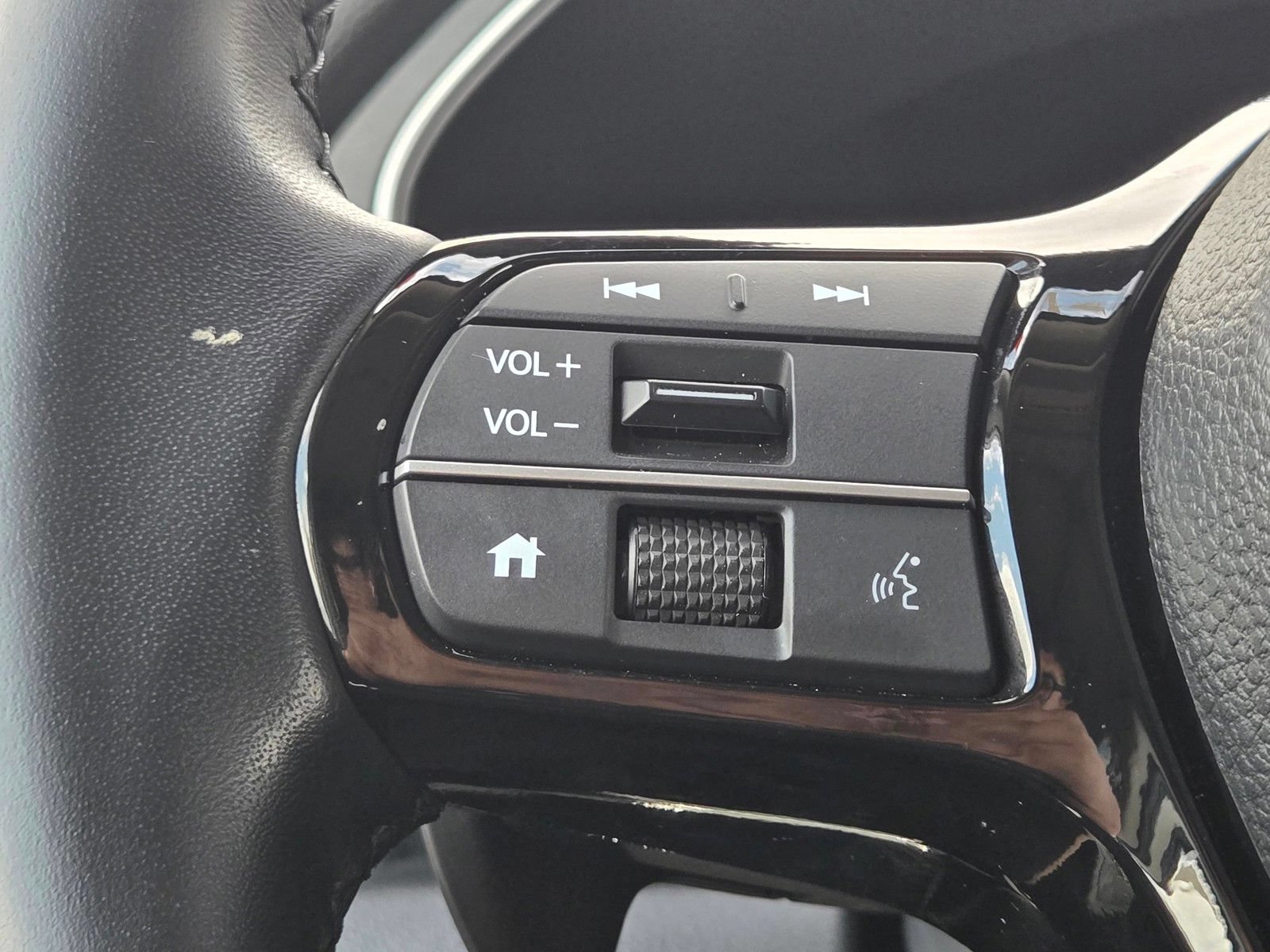 Certified 2025 Honda Pilot Touring image 26