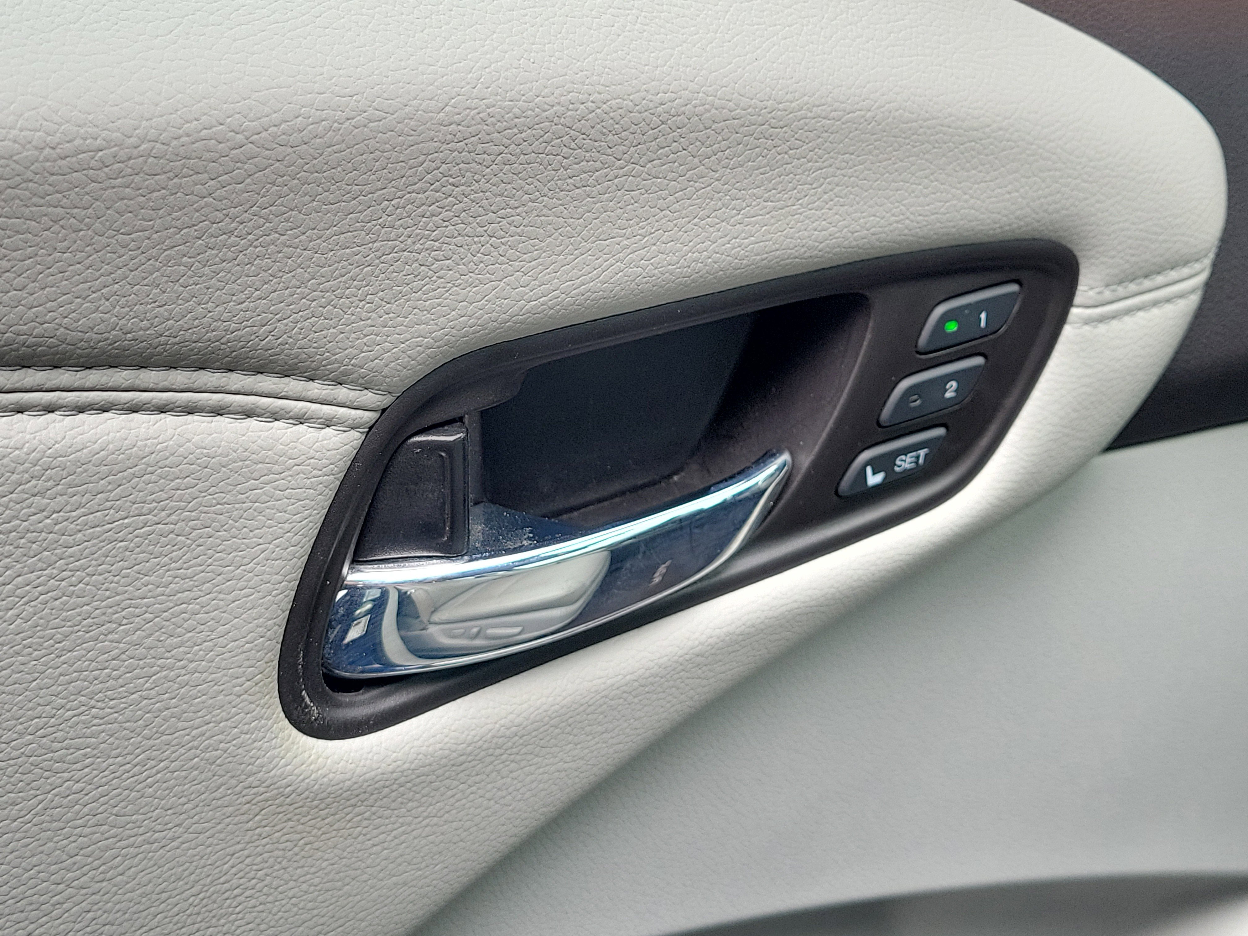 Used 2018 Acura RDX AWD w/ Advance Package image 16