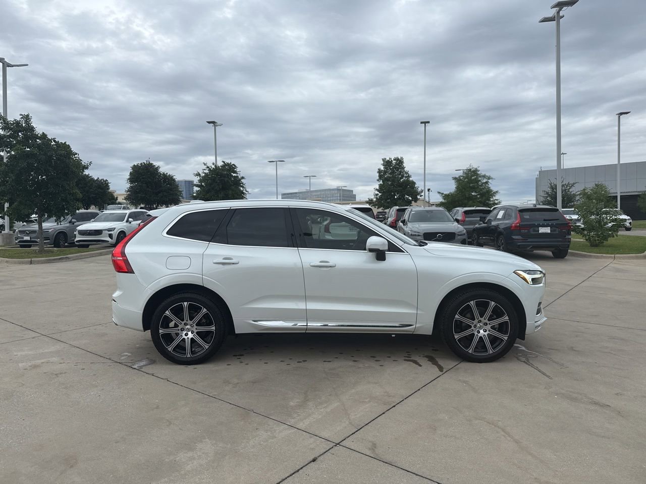 Certified 2021 Volvo XC60 T5 Inscription w/ Advanced Package FWD image 3