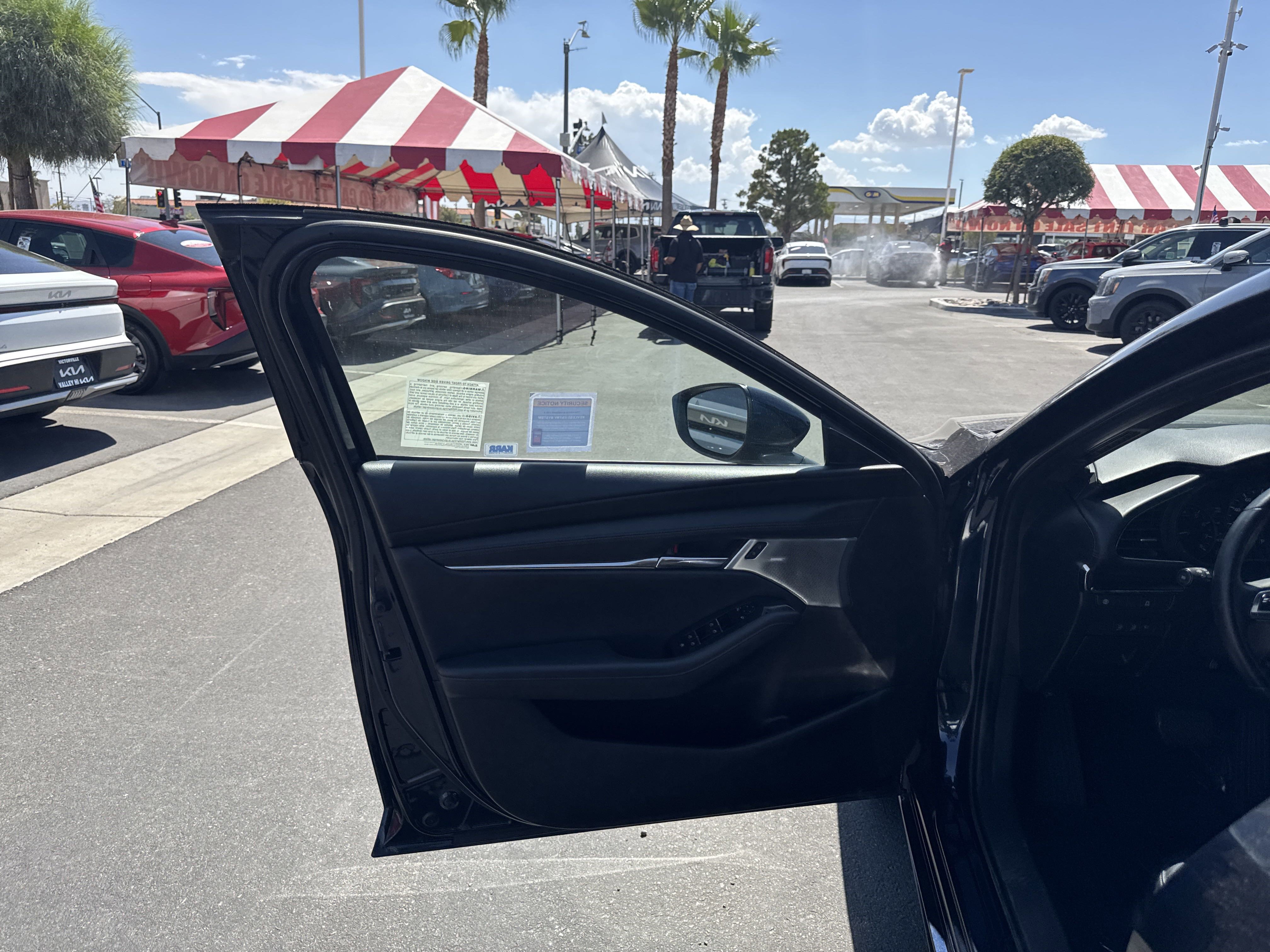 Used 2019 MAZDA MAZDA3 Hatchback w/ Premium Package image 13