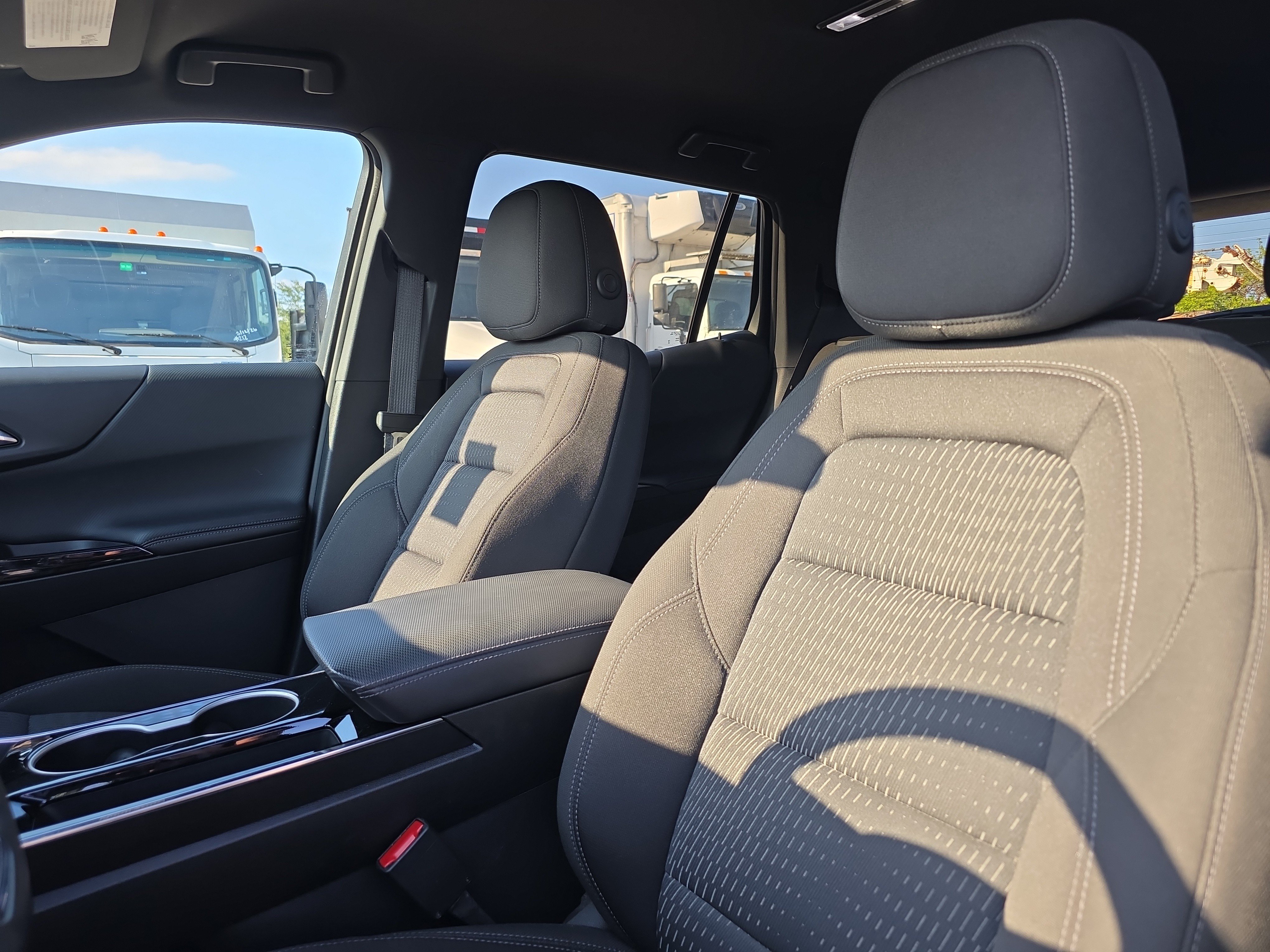 Used 2025 Chevrolet Equinox LT AWD/4WD image 25