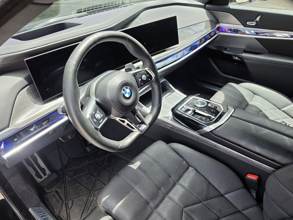 Used 2023 BMW 760i xDrive w/ Executive Package image 19