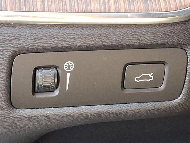 Used 2018 Volvo XC60 T6 Inscription w/ Convenience Package image 24