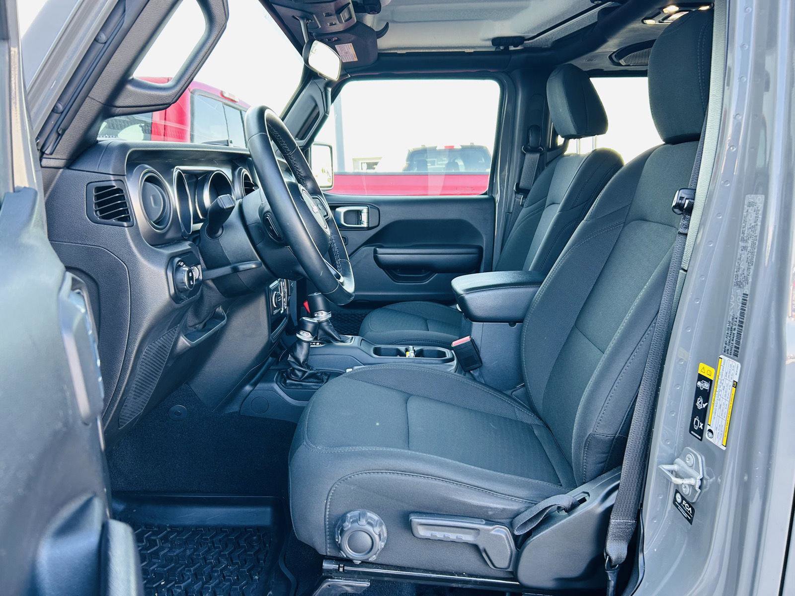 Used 2021 Jeep Gladiator Sport image 3