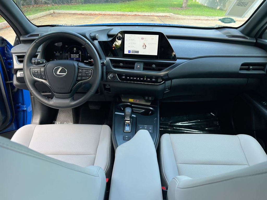 Certified 2025 Lexus UX 300h FWD w/ Accessory Package (Z2) image 20