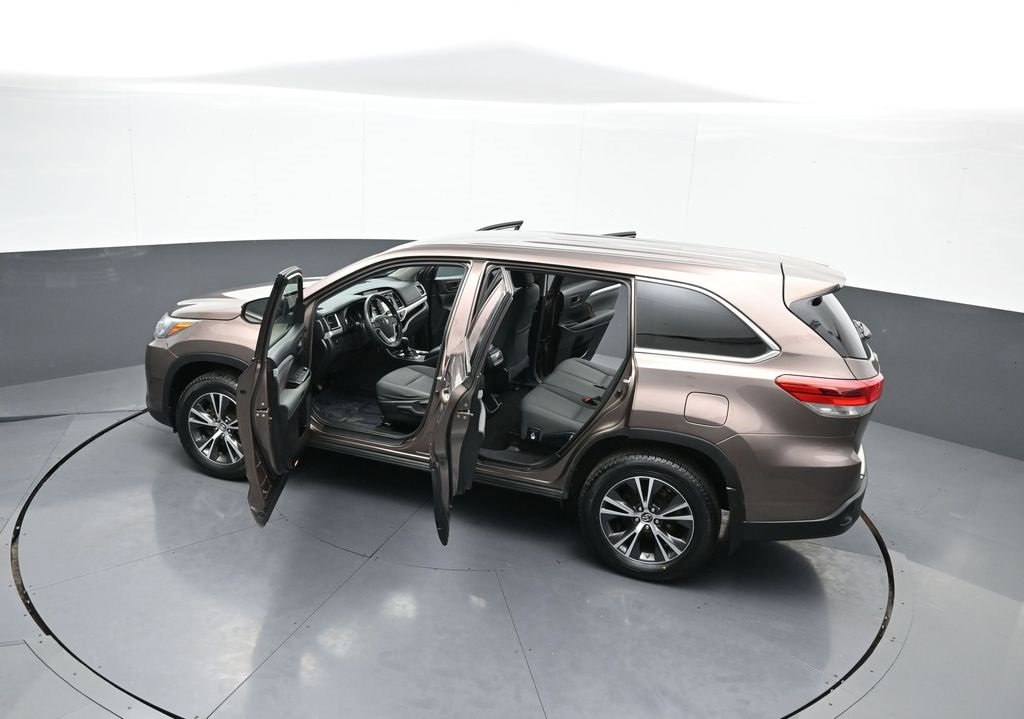 Certified 2018 Toyota Highlander LE image 44