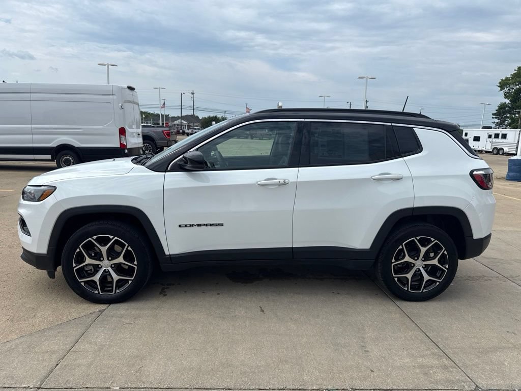 Used 2024 Jeep Compass Limited AWD/4WD image 3