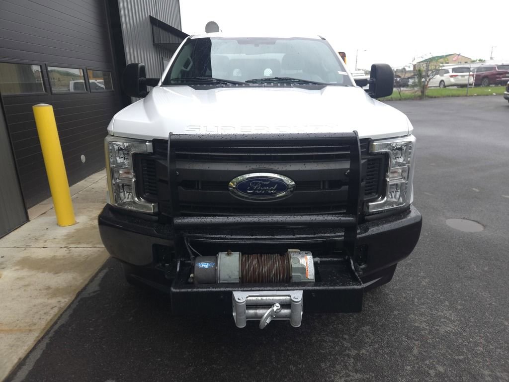 Used 2019 Ford F350 XL w/ Snow Plow/Camper Package AWD/4WD image 8