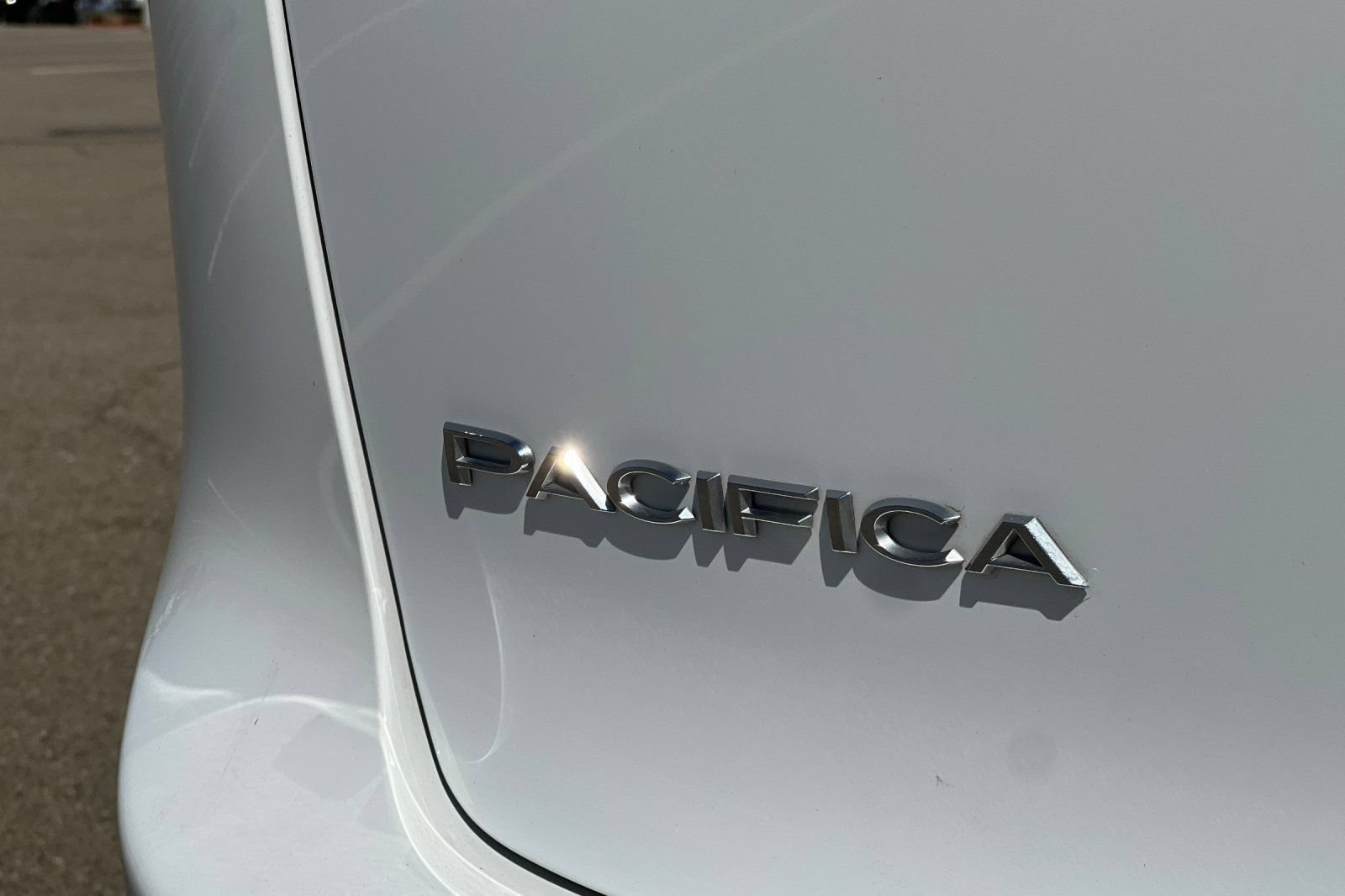 Used 2024 Chrysler Pacifica Touring-L FWD image 47