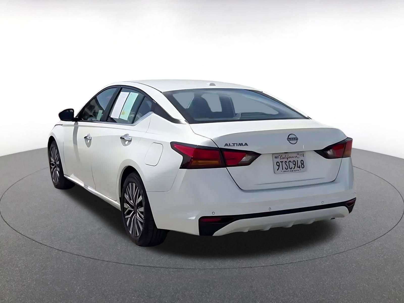 Used 2025 Nissan Altima 2.5 SV FWD image 11