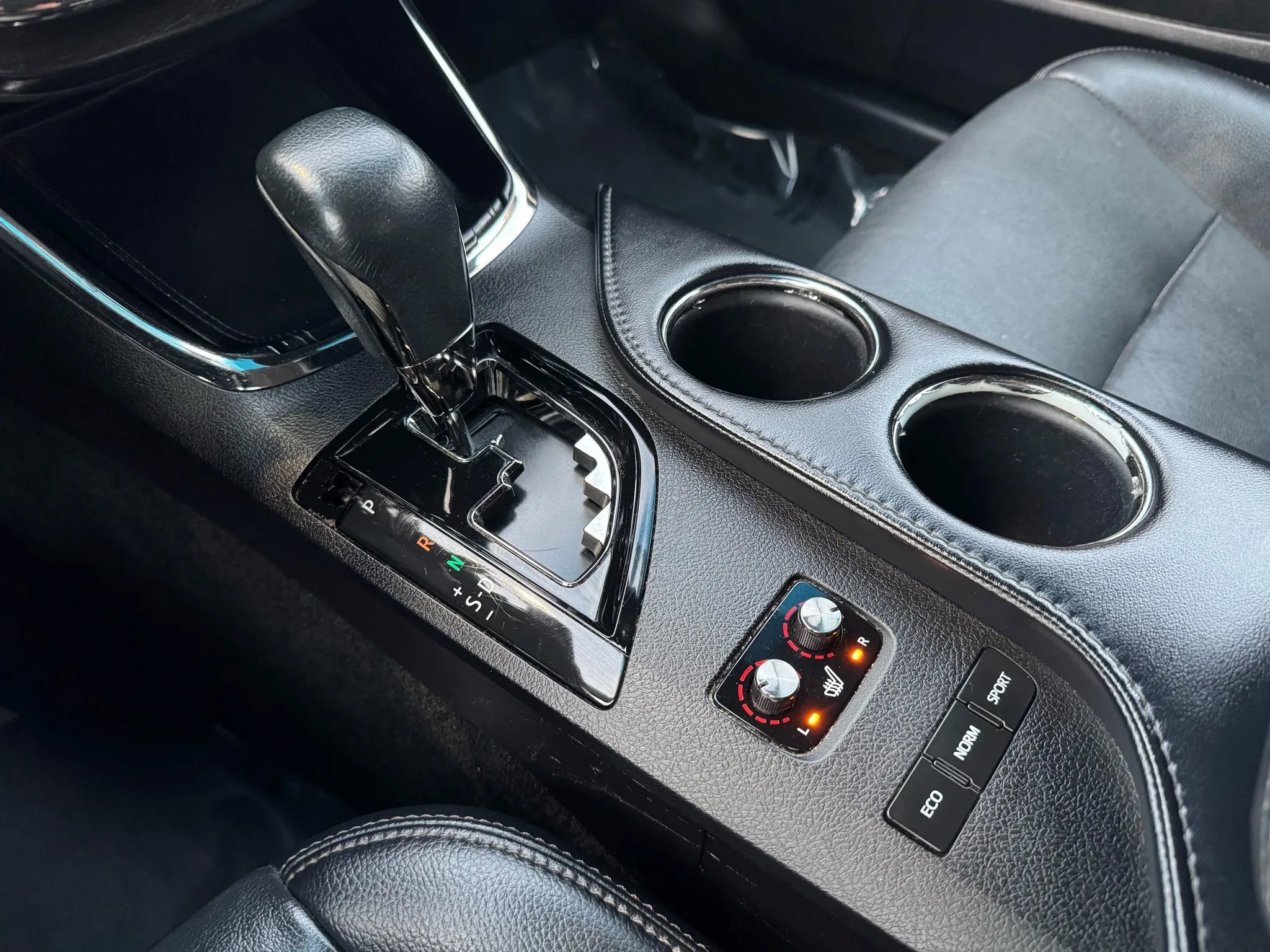 Used 2018 Toyota Avalon XLE image 30