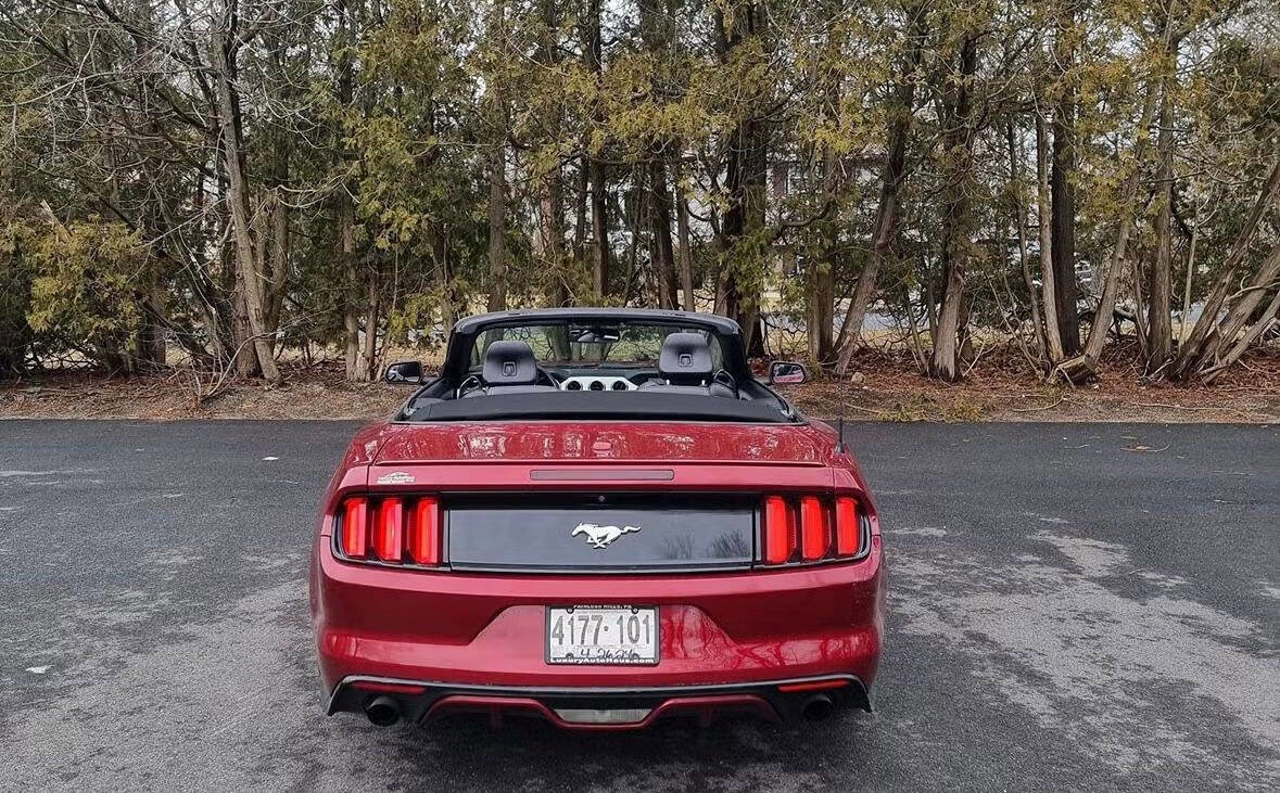 Used 2016 Ford Mustang Premium image 2