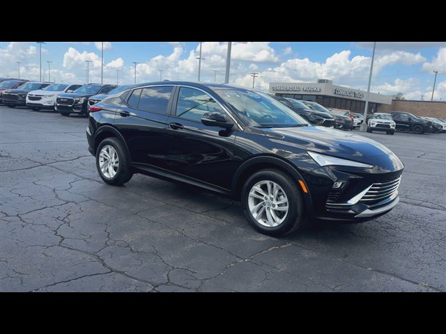 Used 2024 Buick Envista Sport Touring w/ Convenience I Package FWD image 2