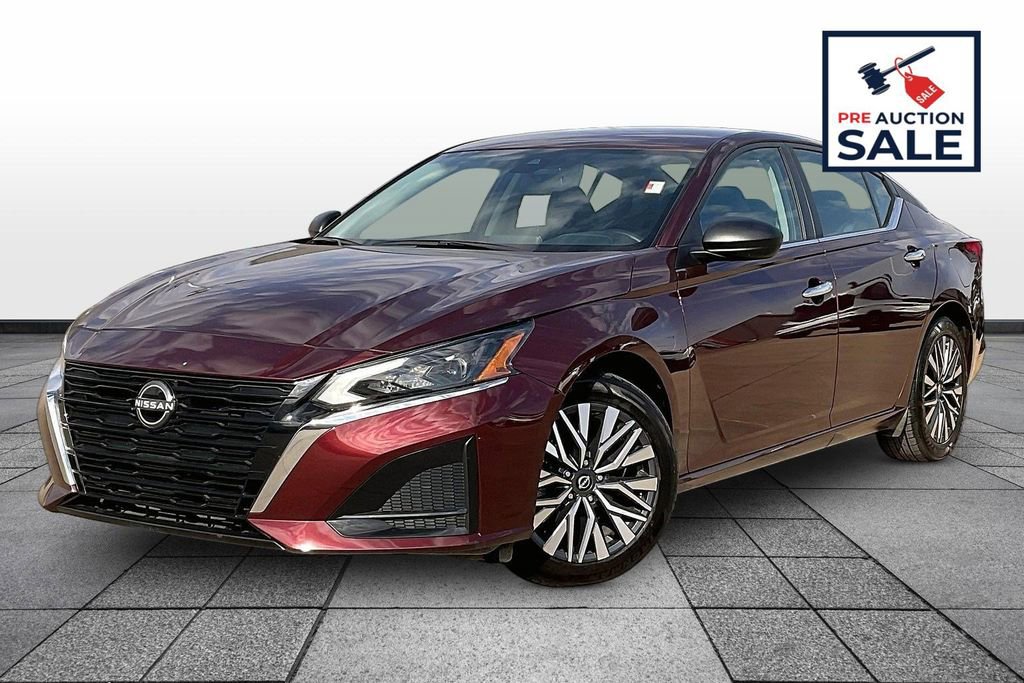 Used 2025 Nissan Altima 2.5 SV image 1