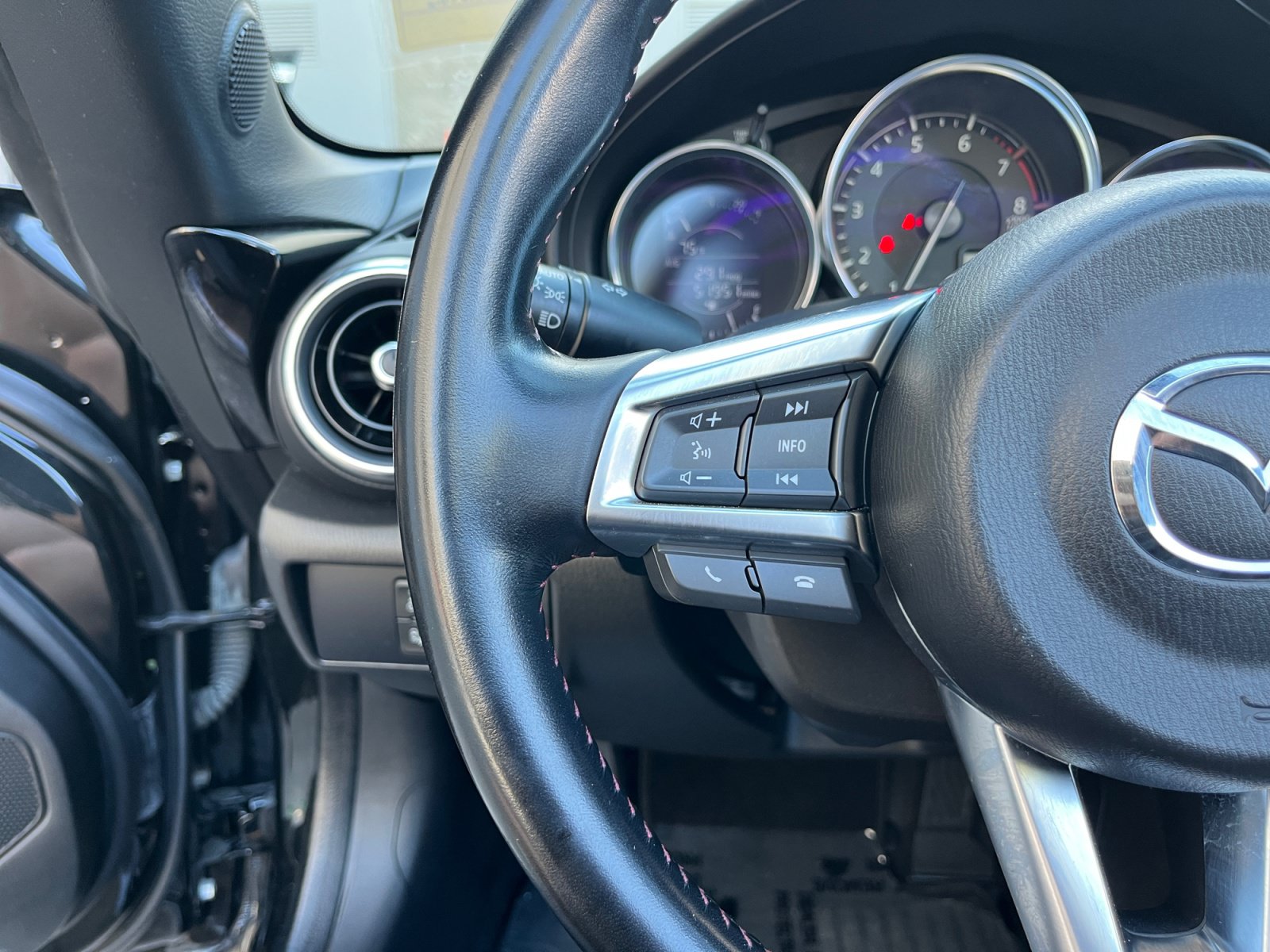 Used 2016 MAZDA MX-5 Miata Grand Touring RWD image 17
