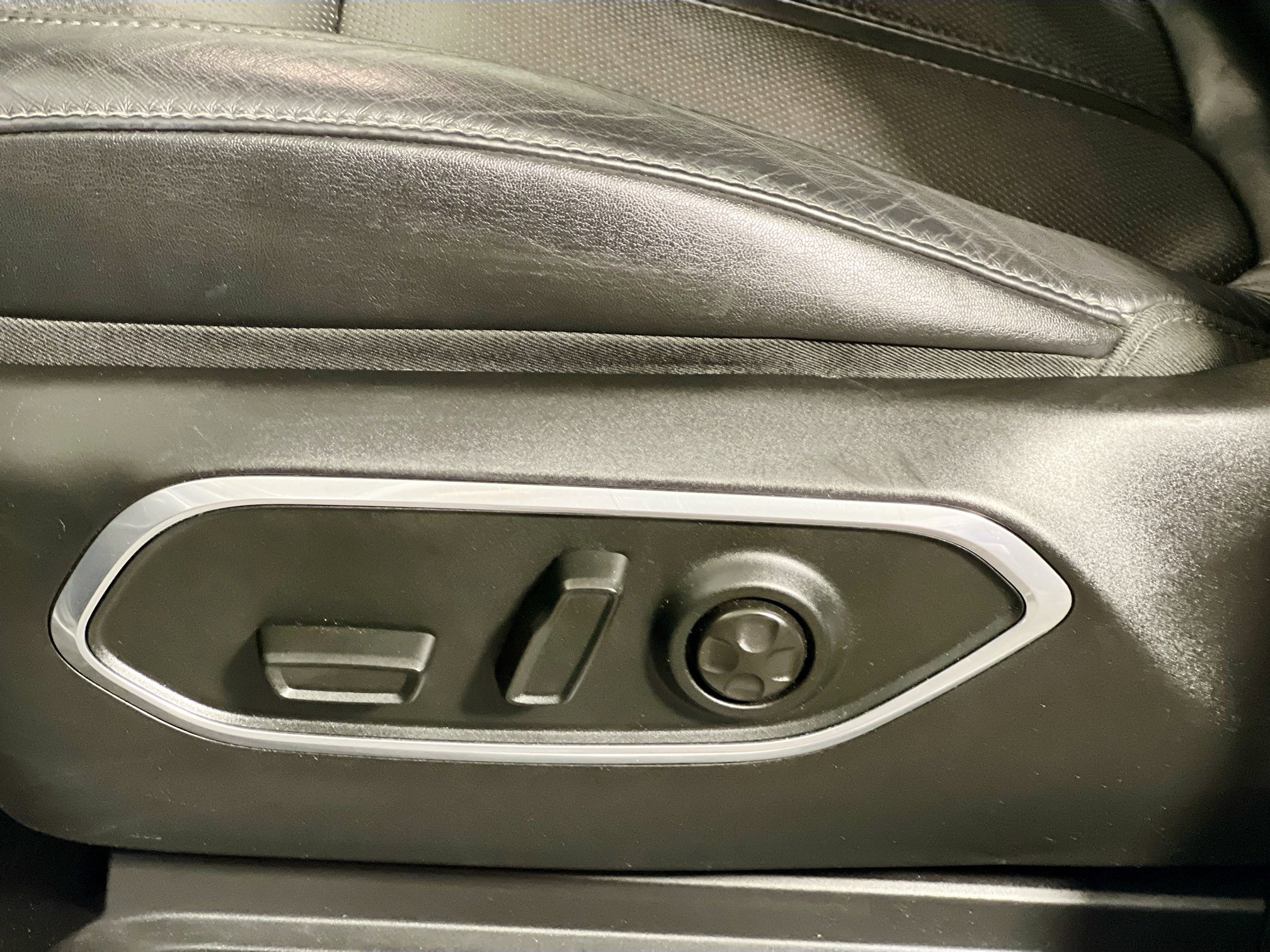 Used 2023 Jeep Wagoneer L Series II image 15