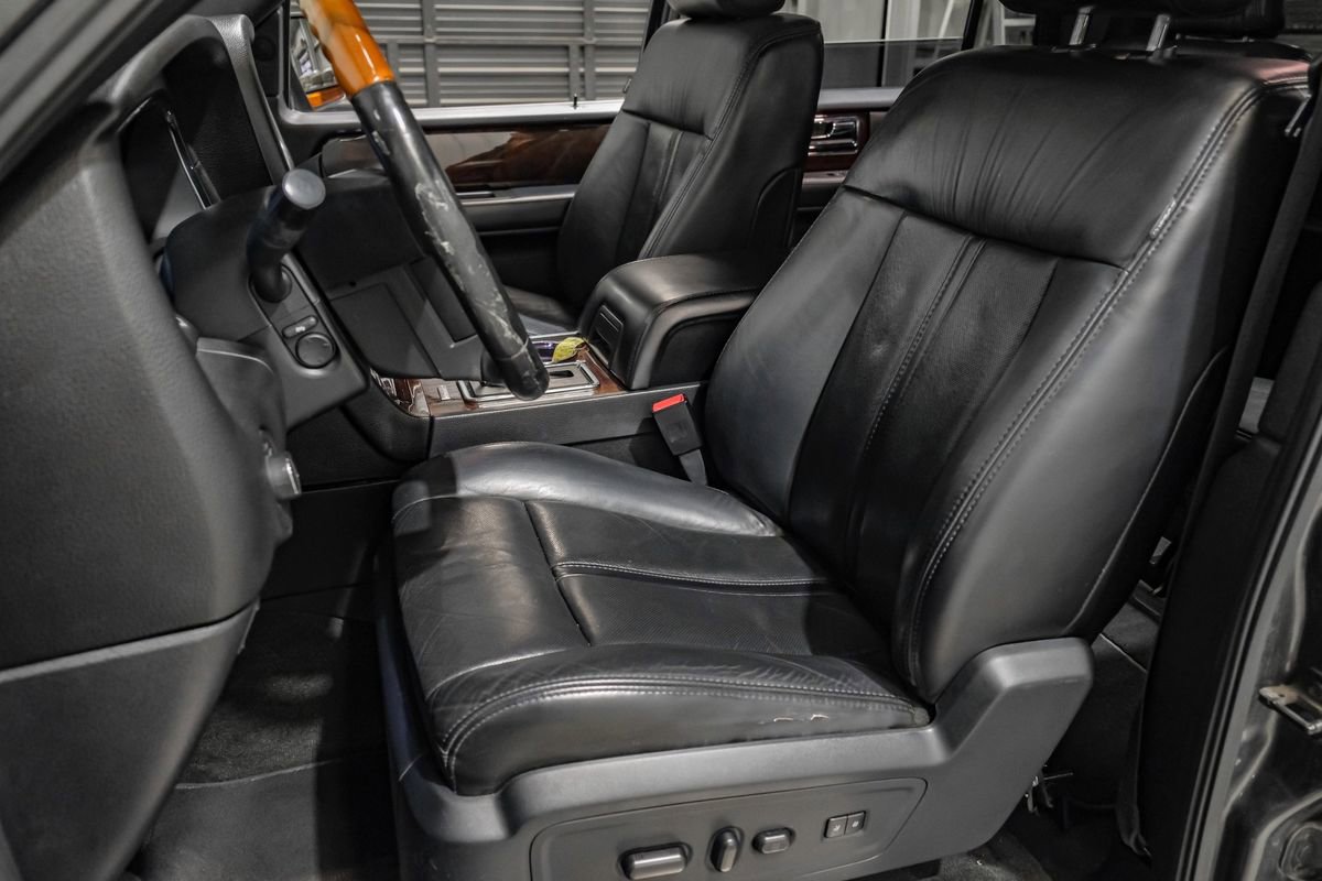 Used 2016 Lincoln Navigator Select image 19