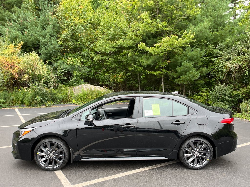 New 2026 Toyota Corolla SE FWD image 2