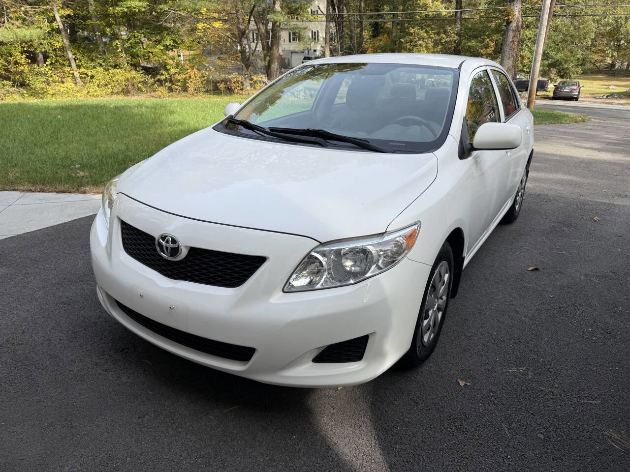 Used 2010 Toyota Corolla LE image 2