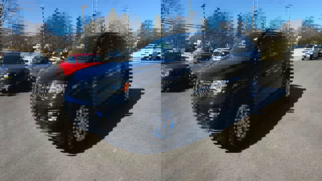 Used 2018 Jeep Grand Cherokee Laredo image 4