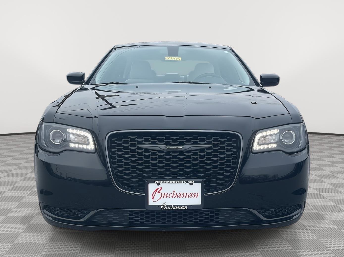Used 2022 Chrysler 300 Touring w/ Sport Appearance Package image 3