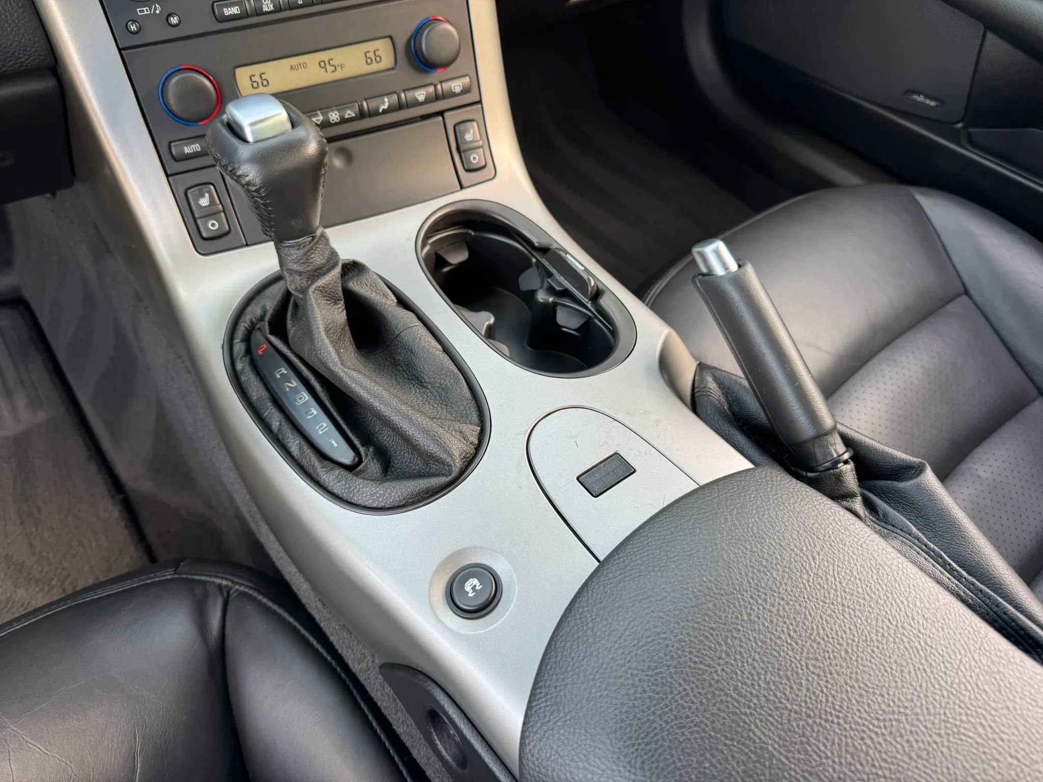 Used 2005 Chevrolet Corvette Coupe w/ Preferred Equipment Group RWD image 33