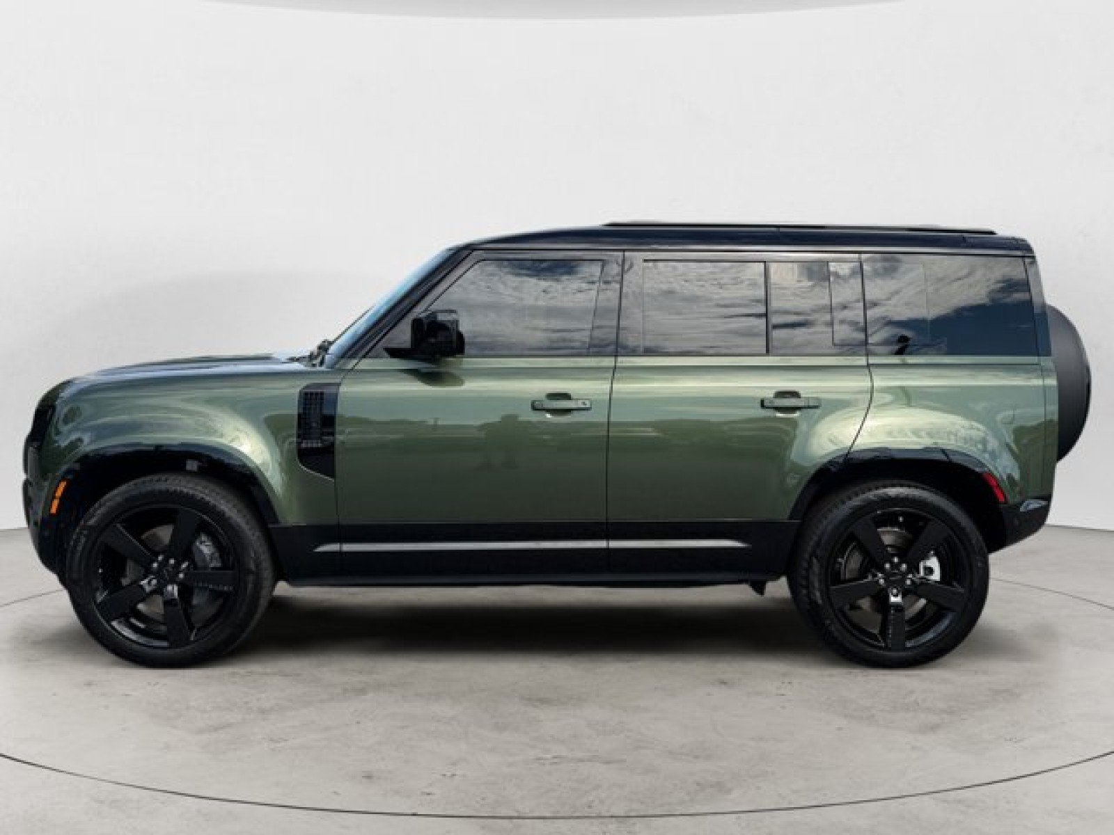 Used 2026 Land Rover Defender 110 X-Dynamic SE AWD/4WD image 7