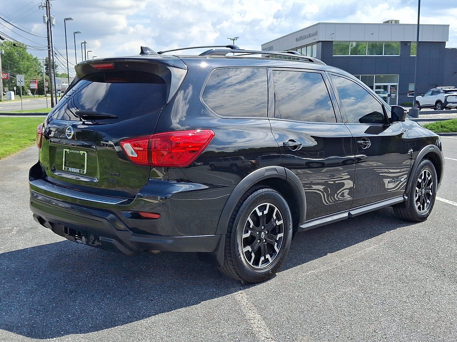 Used 2020 Nissan Pathfinder SL AWD/4WD image 7