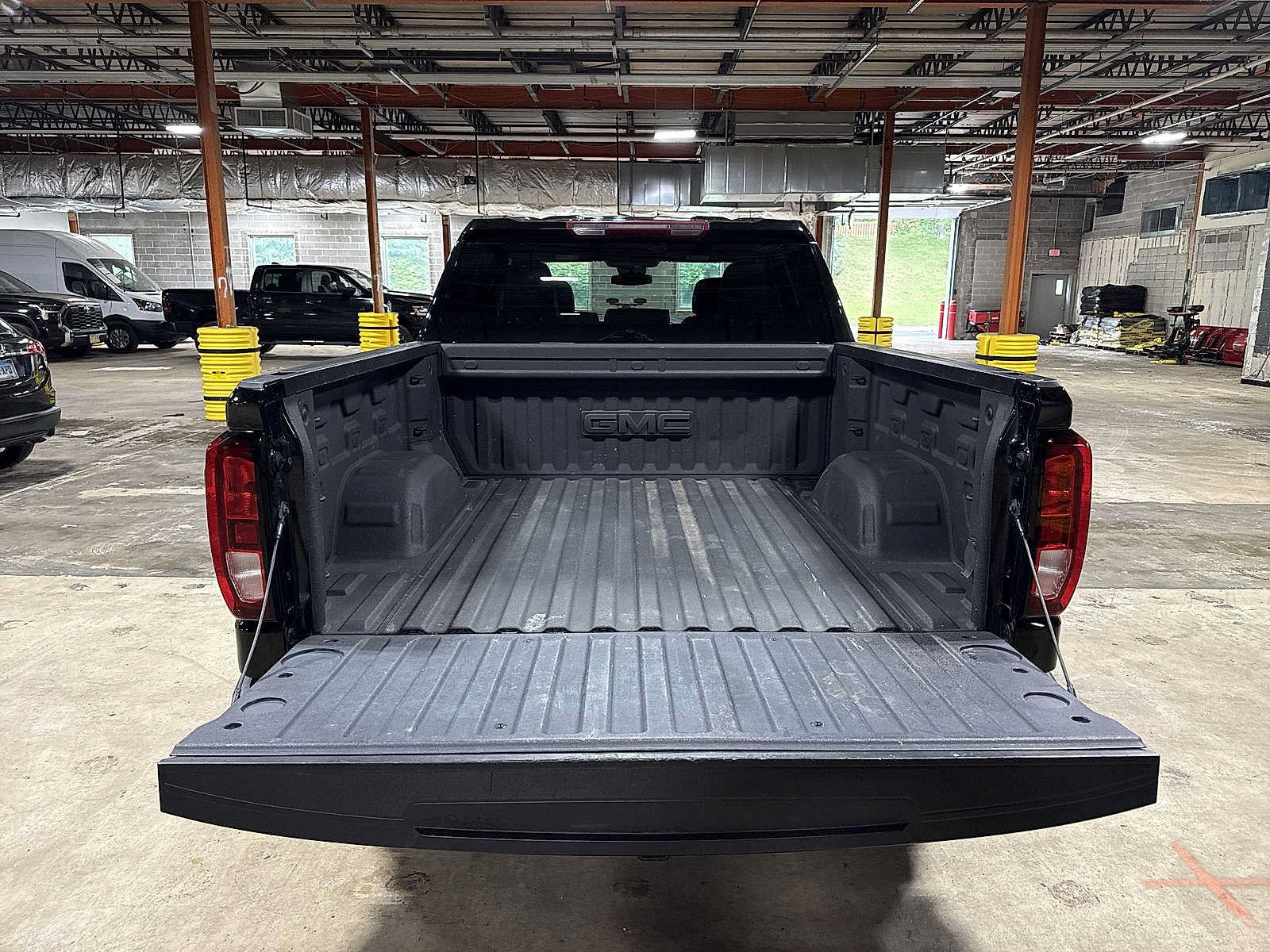 Used 2023 GMC Sierra 1500 Elevation w/ X31 Off-Road Package AWD/4WD image 11