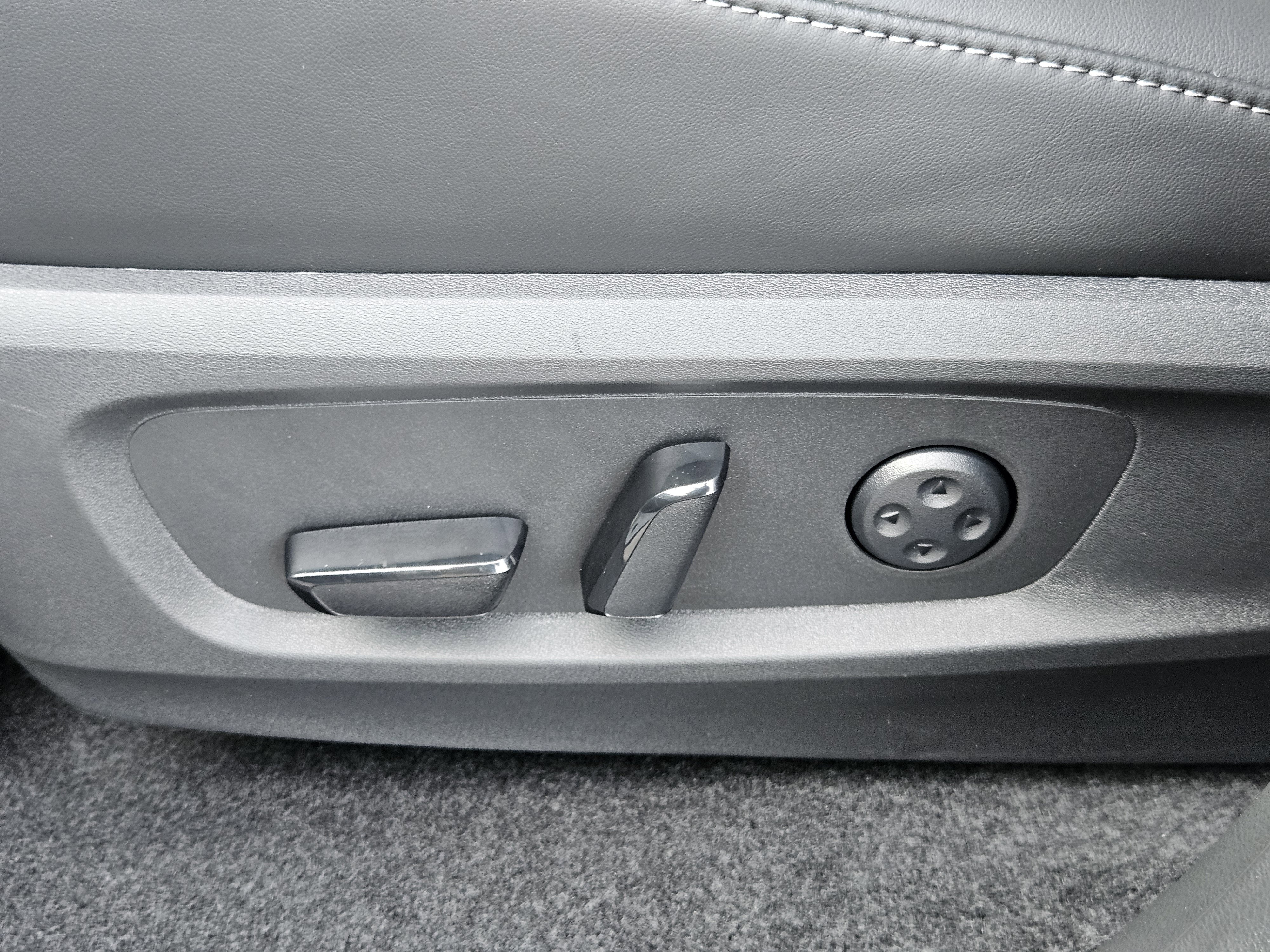 New 2026 INFINITI QX60 Luxe w/ Dark Cargo Package image 23