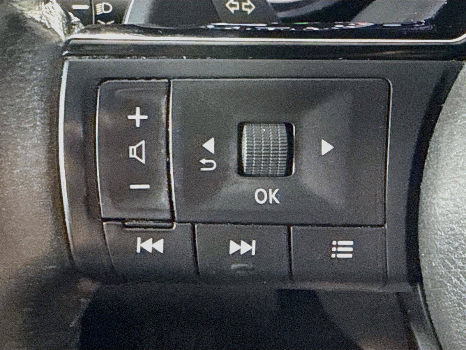 Used 2022 Nissan Pathfinder SV AWD/4WD image 10