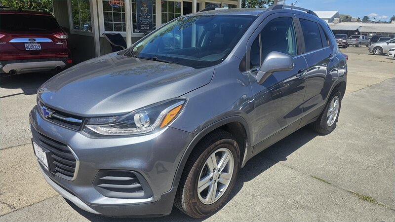 Used 2019 Chevrolet Trax LT w/ LT Convenience Package FWD image 1