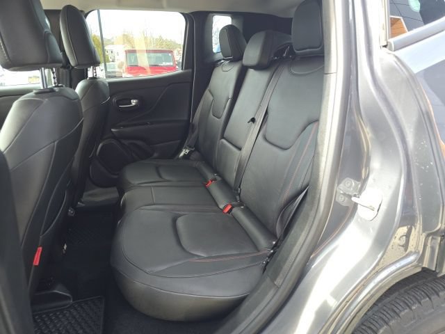Certified 2022 Jeep Renegade Trailhawk AWD/4WD image 28