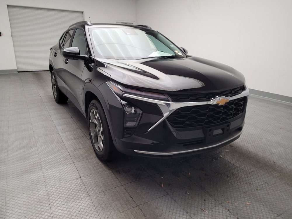 Used 2025 Chevrolet Trax LT w/ LT Convenience Package image 14