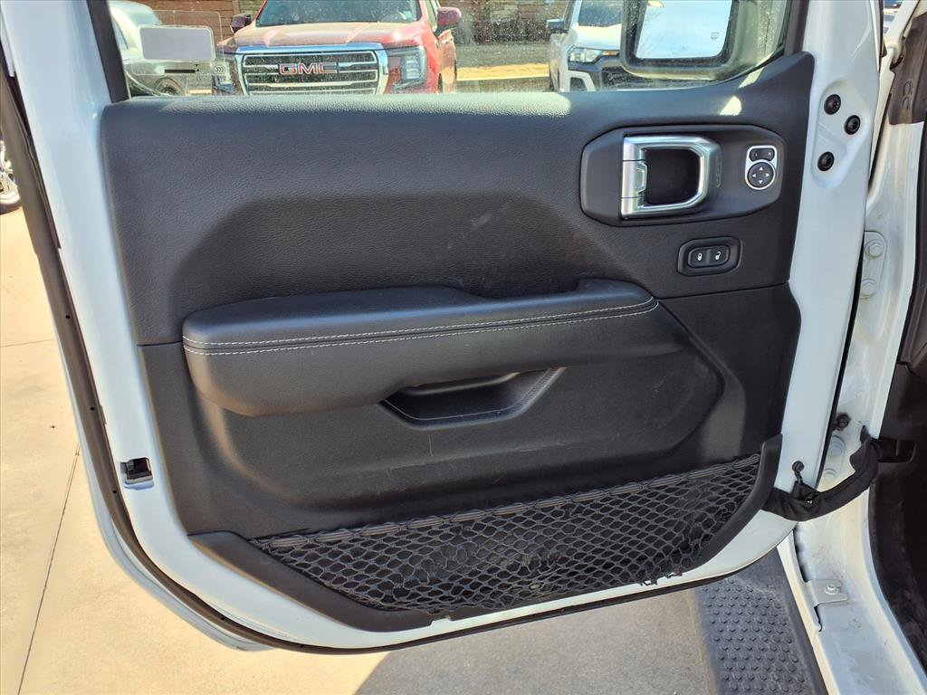 Used 2023 Jeep Wrangler Sahara w/ Cold Weather Group image 17