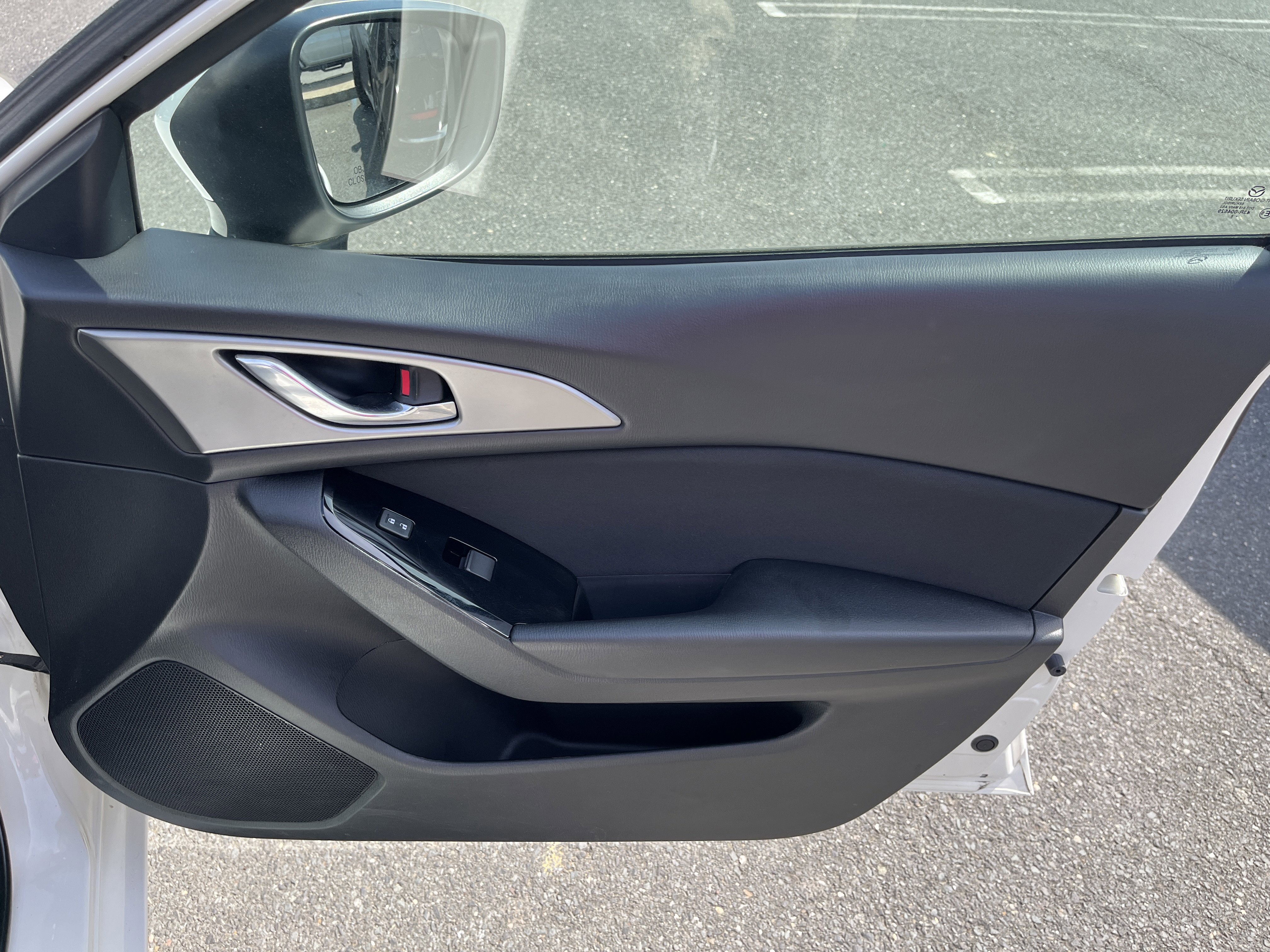 Used 2018 MAZDA MAZDA3 Sport FWD image 28