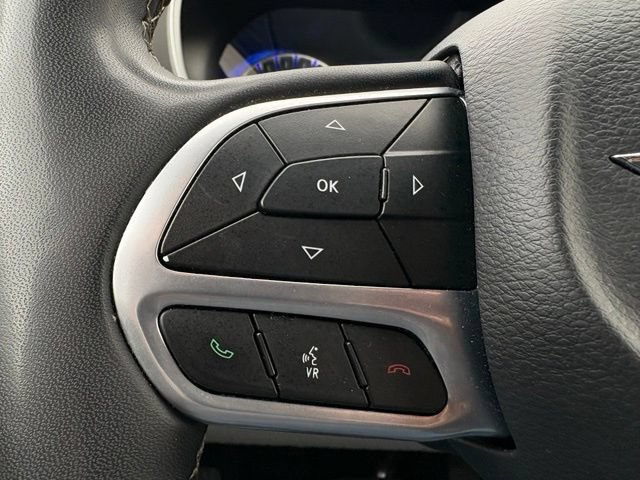 Used 2023 Chrysler Pacifica Touring-L FWD image 23