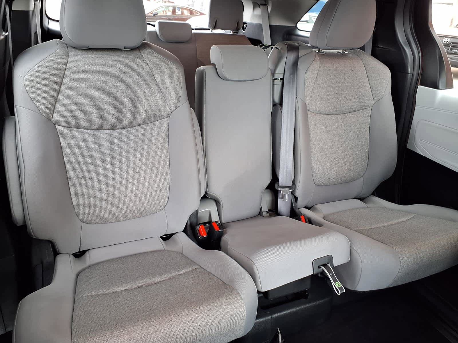 Certified 2025 Toyota Sienna LE FWD image 21