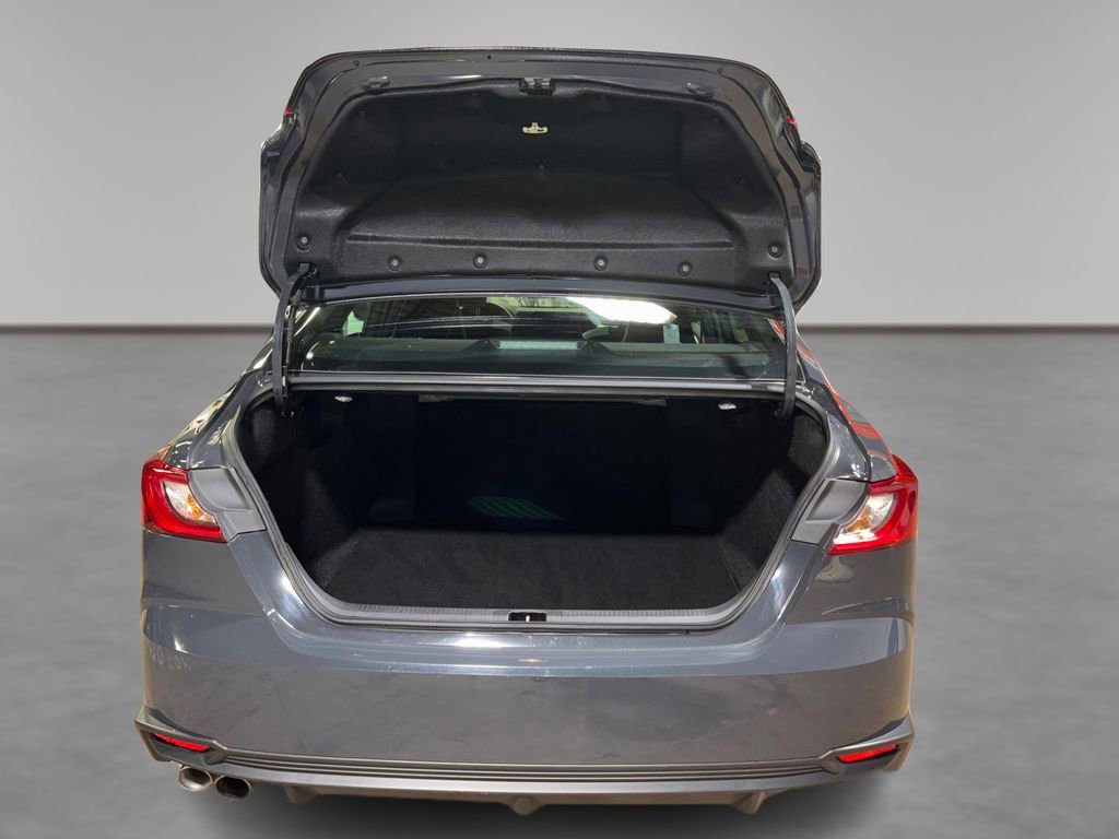 Used 2025 Toyota Camry SE image 11