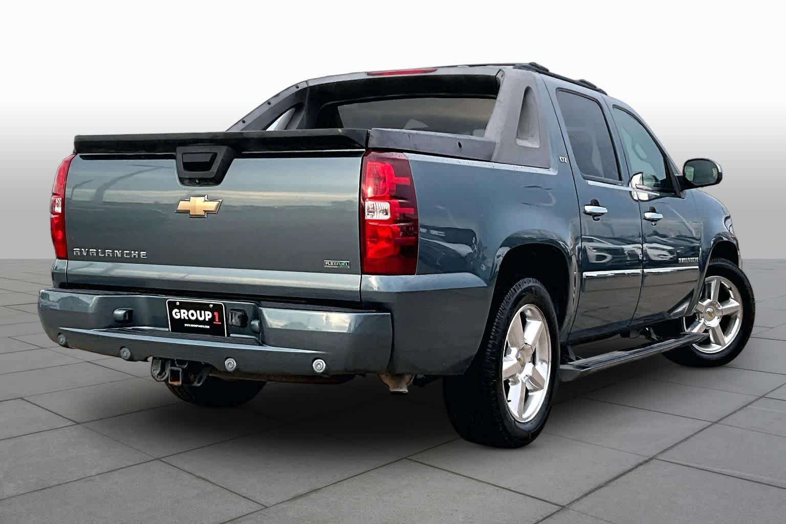 Used 2011 Chevrolet Avalanche LTZ RWD image 12