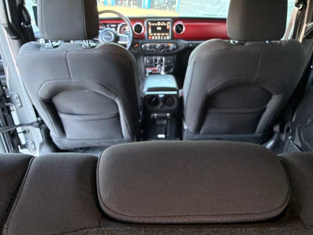 Used 2023 Jeep Wrangler Unlimited Rubicon w/ Cold Weather Group AWD/4WD image 14