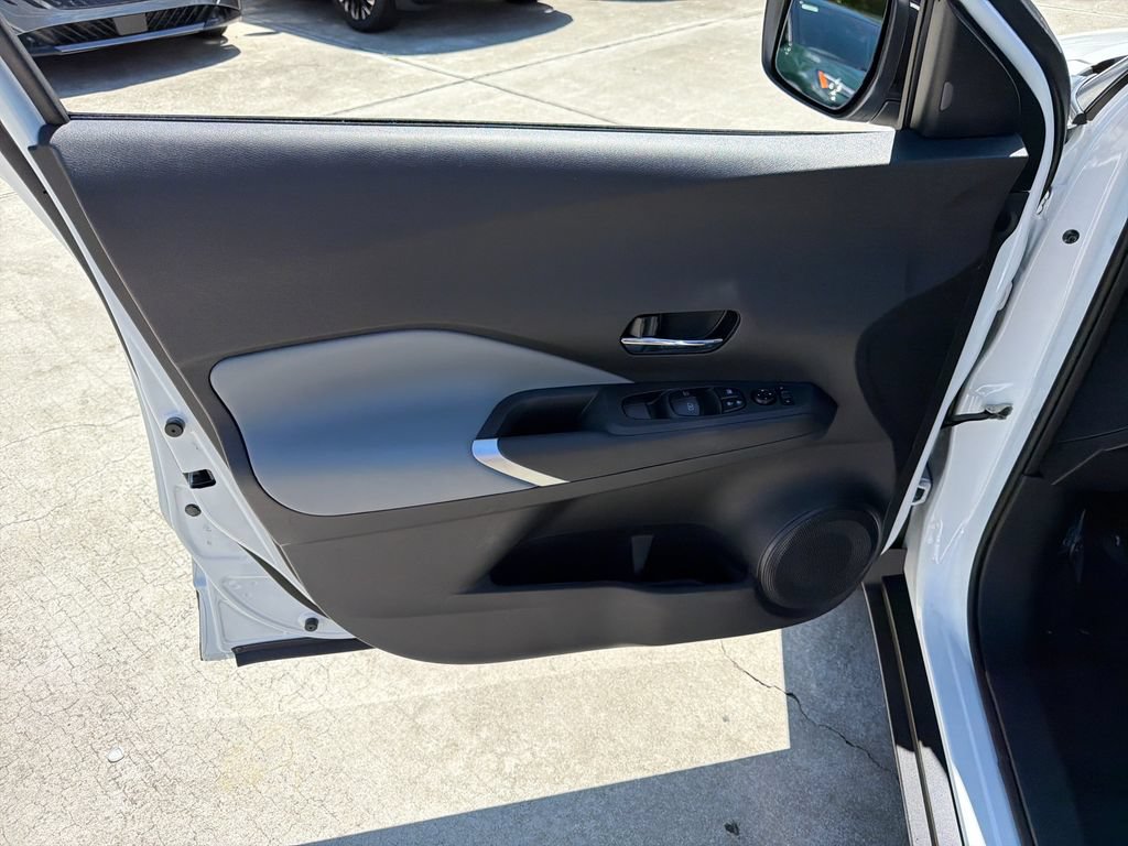Used 2024 Nissan Kicks SR w/ SR Premium Package FWD image 16