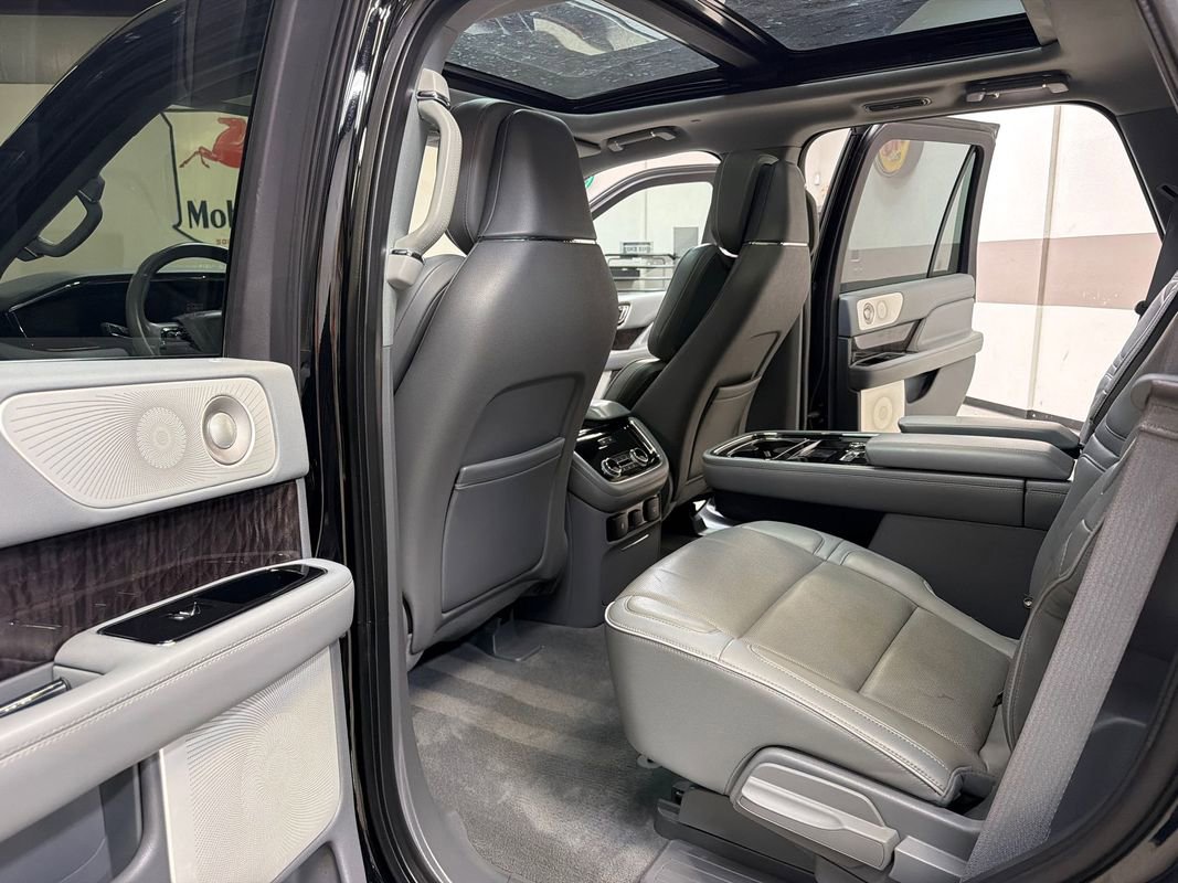Used 2018 Lincoln Navigator Reserve w/ Technology Package AWD/4WD image 34