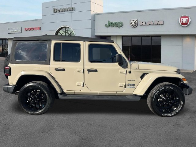 Used 2022 Jeep Wrangler Unlimited Sahara AWD/4WD image 8